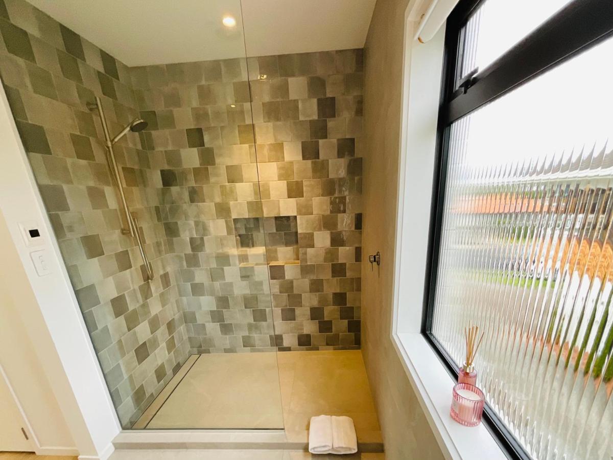 Deluxe Downtown Mount Maunganui Villa Exteriör bild