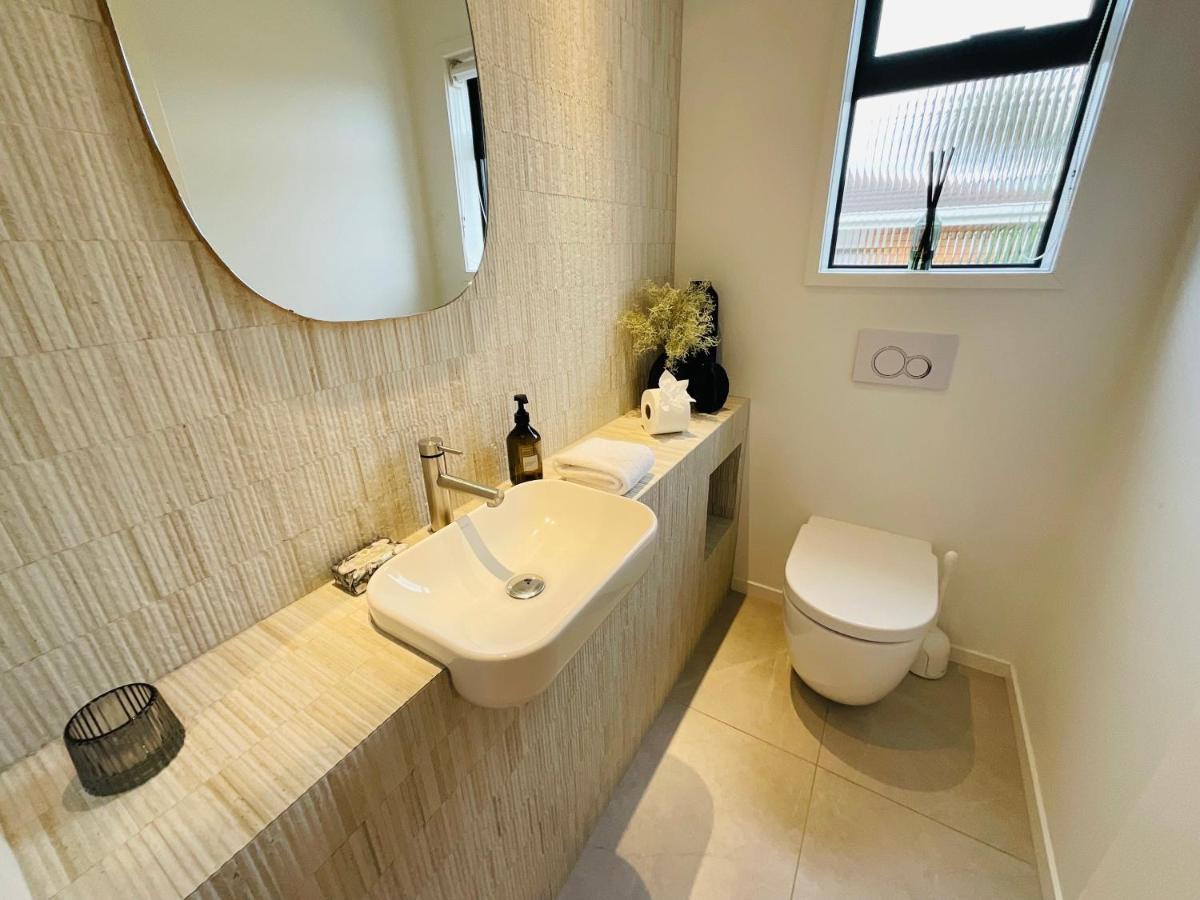 Deluxe Downtown Mount Maunganui Villa Exteriör bild
